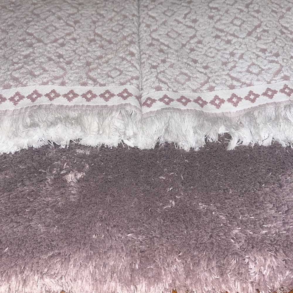 ⭐️🌴 Bath Set - Dusty Plum/Purple Rug and 2 Bath Towels